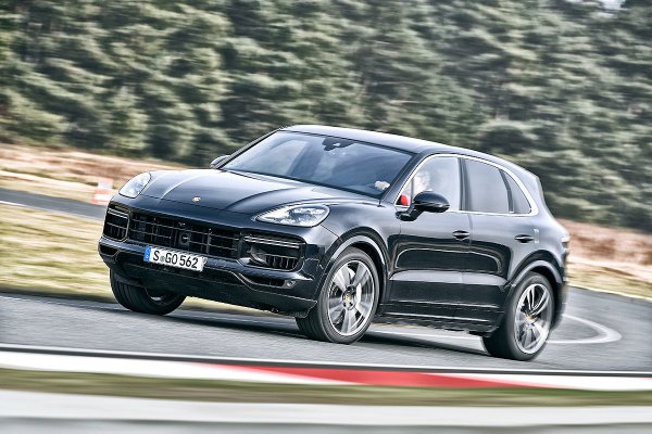 Porsche Cayenne Turbo S (2018 г., 4,0 л, 550 к.с.) - 14,5 л/100 км